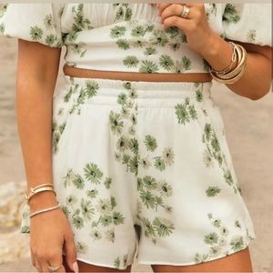 NWT Abercrombie x Dede & Emily Crinkle Floral Shorts